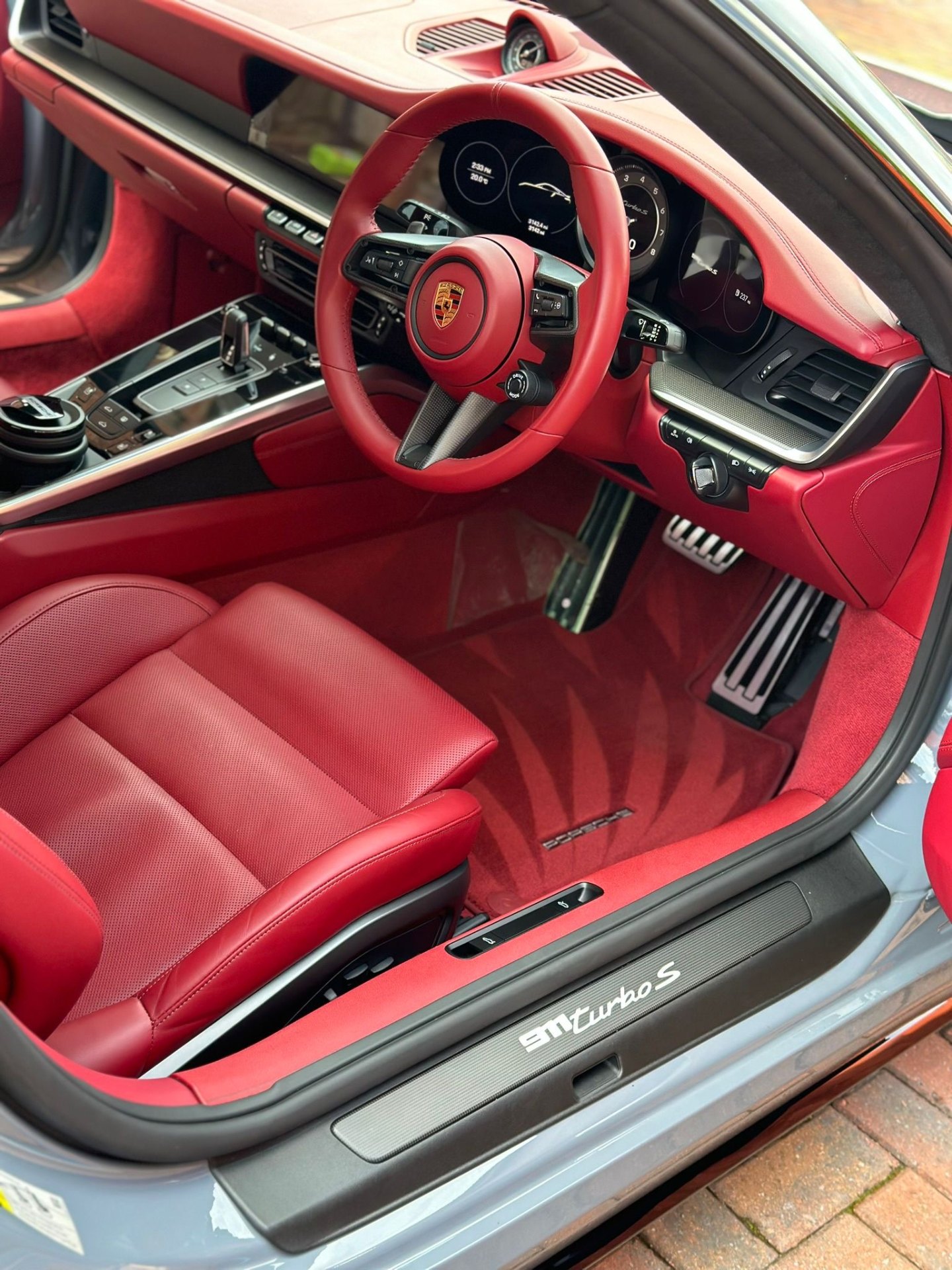 Porsche 911 Turbo S red interior