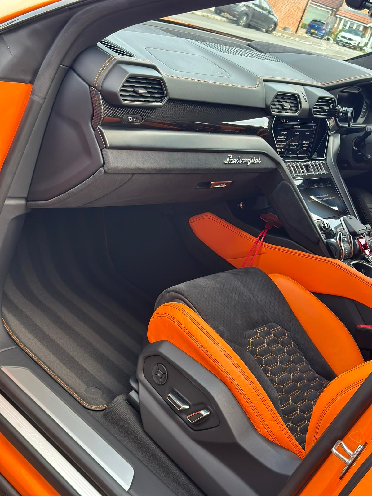 Lamborghini Urus interior